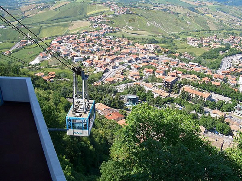 %_tempFileName800px-san-marino-gondola-1283%